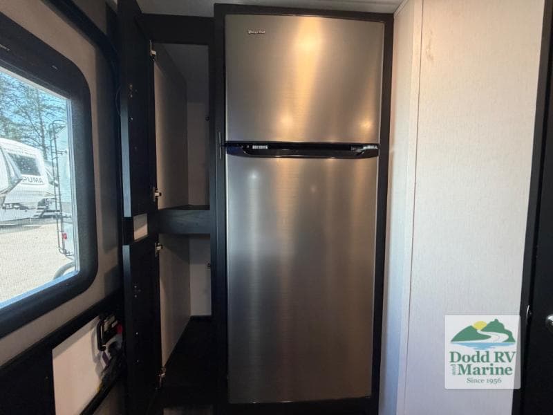 Pre-Owned 2023 Coachman Freedom Express 192RBS - photo - 10