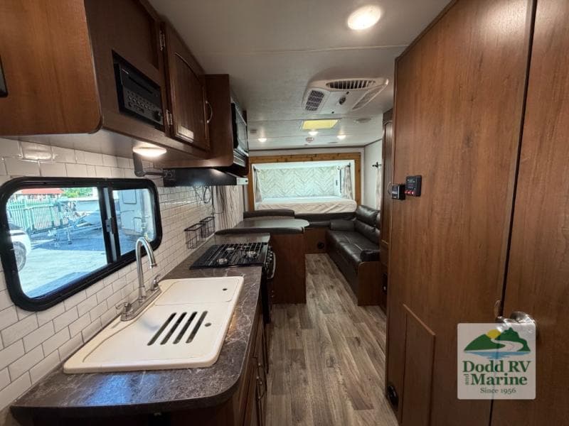 Pre-Owned 2017 Jayco Jayfeather X213 - photo - 8