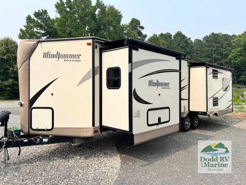 Pre-Owned 2016 Forest River, Inc. WINDJAMMER 3029W - photo - 39
