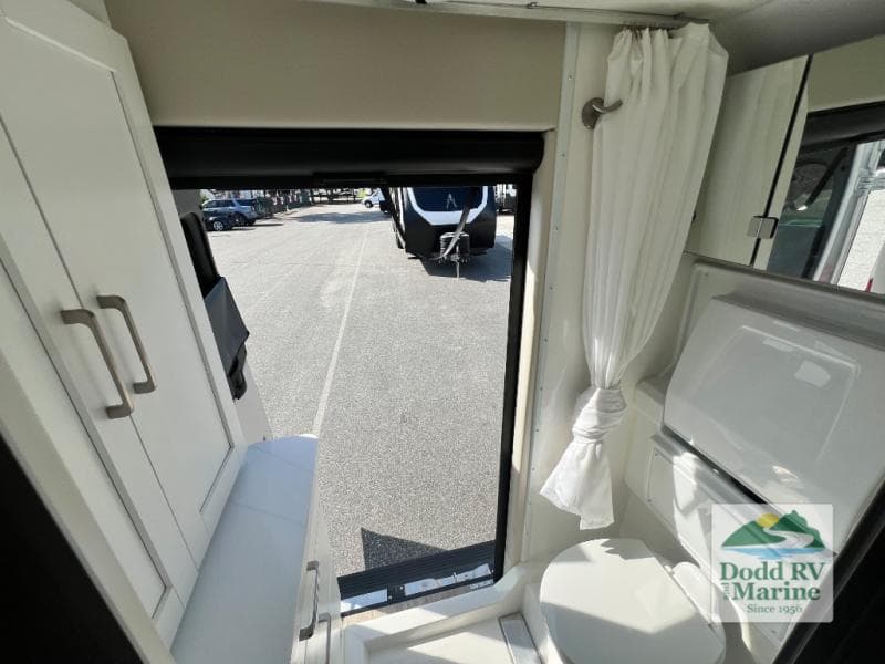 Pre-Owned 2024 Coachmen NOVA 20RB - photo - 32