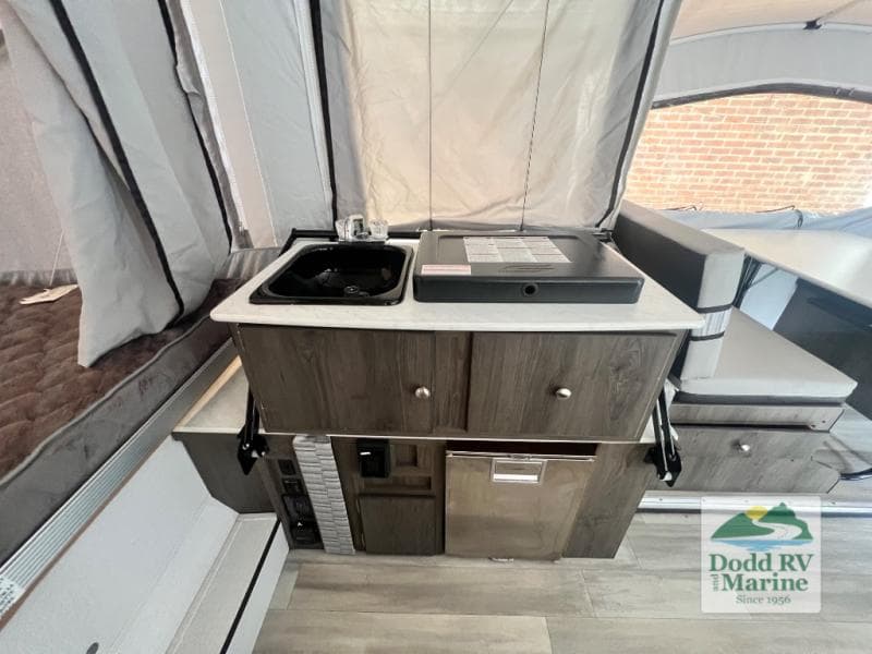 Pre-Owned 2022 Coachmen CLIPPER 1285SST - photo - 10