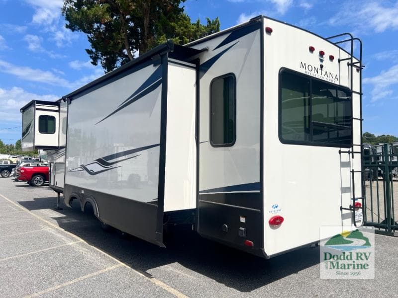 2022 Keystone MONTANA 331RL Photo in Yorktown VA 23692