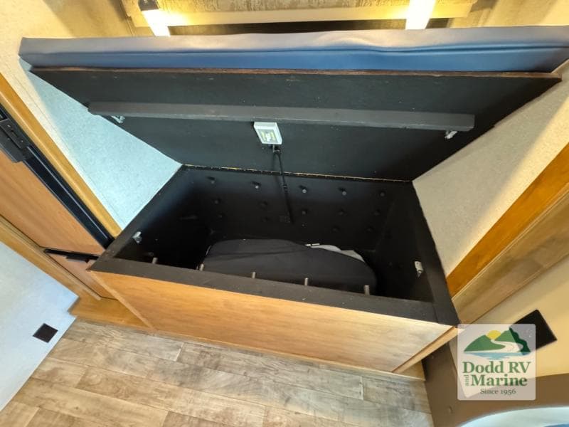 Pre-Owned 2019 Tiffin Wayfarer 24TW - photo - 13