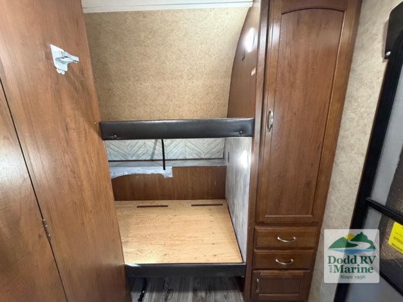 Pre-Owned 2017 Jayco Jayfeather X213 - photo - 24