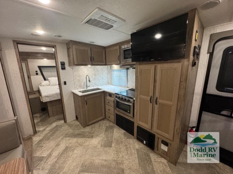 Pre-Owned 2023 Palomino SOLAIRE 243BHS - photo - 5