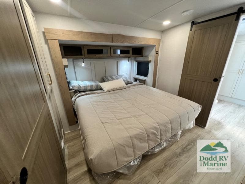 New 2027 Forest River ROCKWOOD SIGNATURE 401SFB - photo - 38
