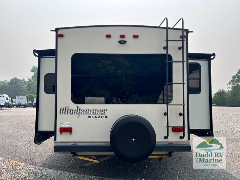 Pre-Owned 2016 Forest River, Inc. WINDJAMMER 3029W - photo - 42