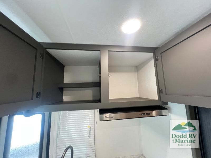 New 2027 Coachmen LEPRECHAUN 210QSS - photo - 24