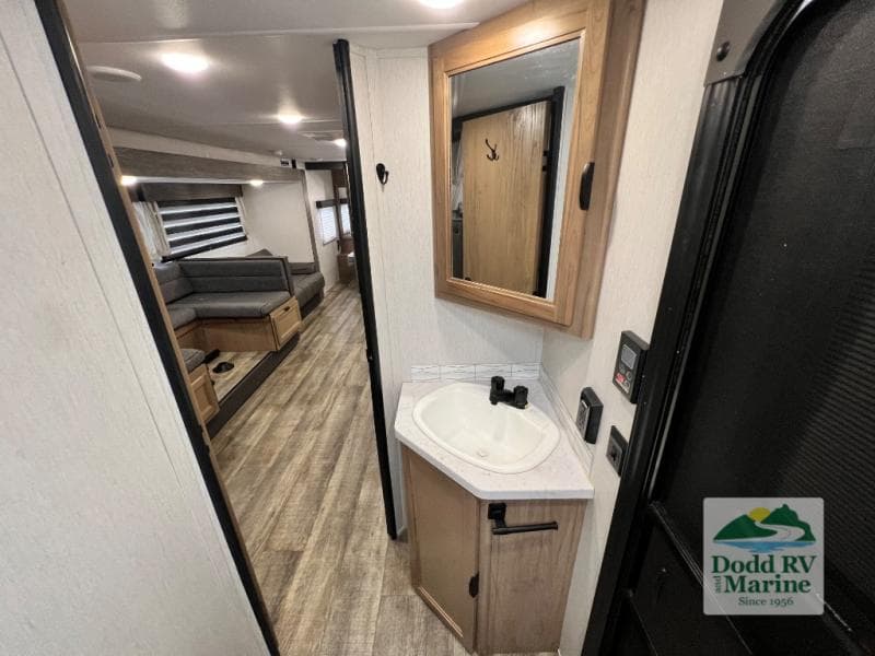 Pre-Owned 2024 Forest River, Inc. CHEROKEE GREY WOLF 26DBH - photo - 27