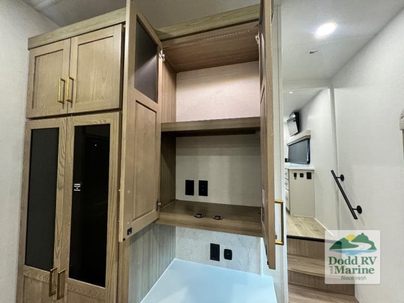 New 2027 Forest River ROCKWOOD SIGNATURE 401SFB - photo - 7