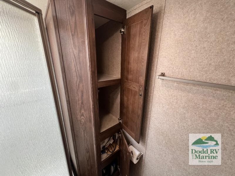 Pre-Owned 2016 Forest River, Inc. WINDJAMMER 3029W - photo - 28