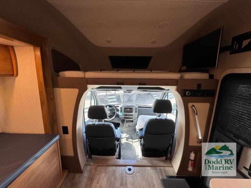Pre-Owned 2019 Tiffin Wayfarer 24TW - photo - 6