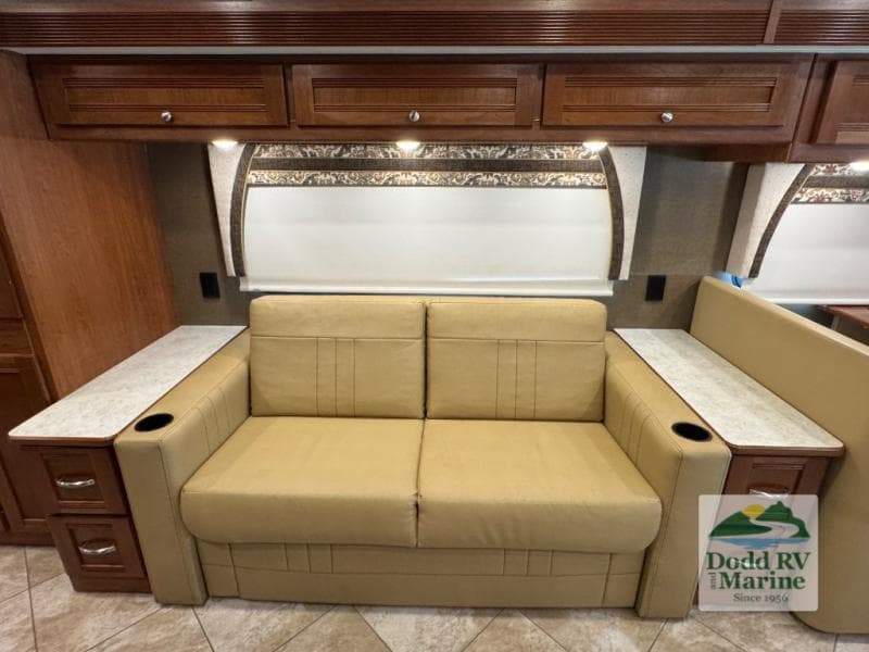 Pre-Owned 2018 Winnebago FORZA 38F - photo - 8