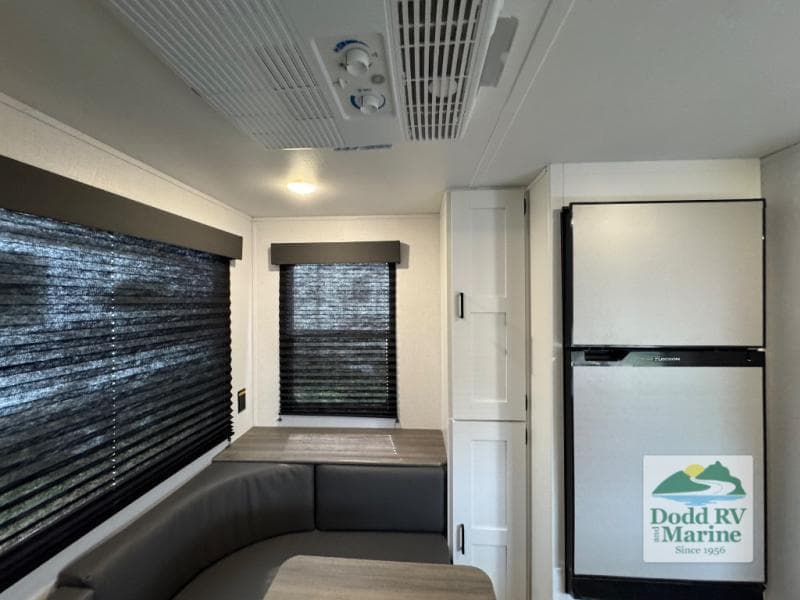 Pre-Owned 2023 Keystone Hideout 177RD - photo - 9
