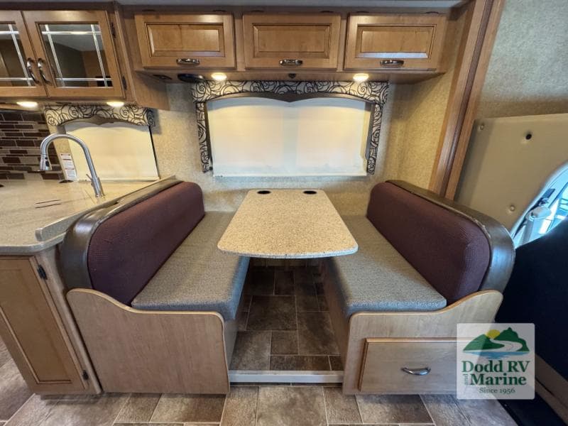 Pre-Owned 2016 Thor Four Winds 31W - photo - 10