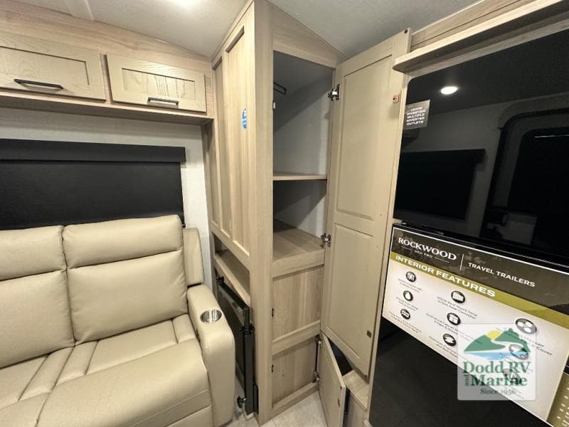 New 2026 Forest River ROCKWOOD GEO PRO 19RL - photo - 17