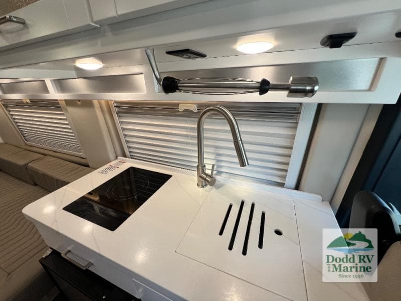 Pre-Owned 2024 Coachmen NOVA 20RB - photo - 28