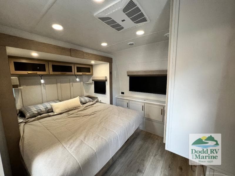 New 2027 Forest River ROCKWOOD SIGNATURE 8336BH - photo - 45