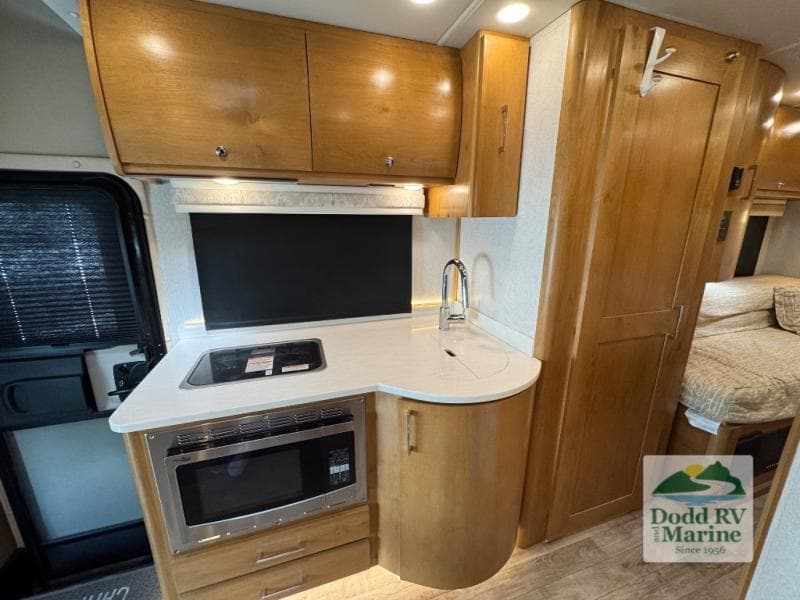 Pre-Owned 2019 Tiffin Wayfarer 24TW - photo - 14