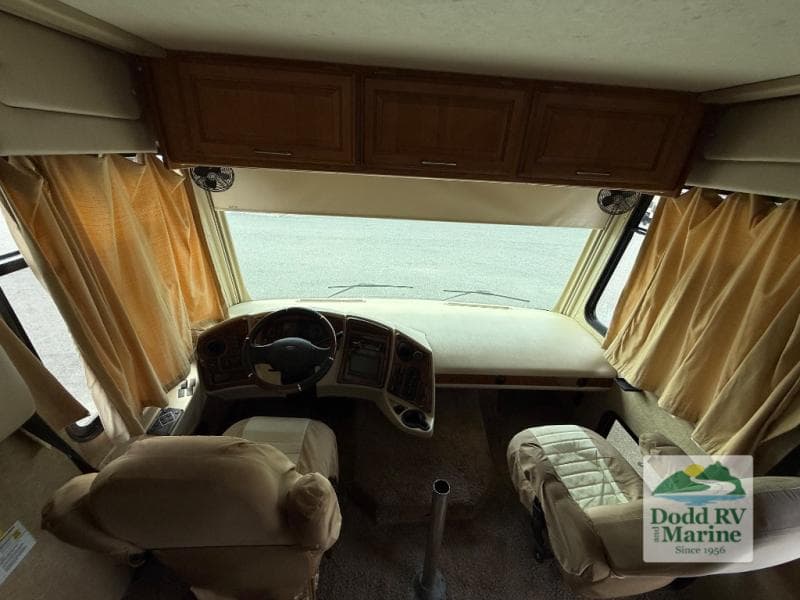 Pre-Owned 2015 Forest River Mirada 35BH - photo - 9