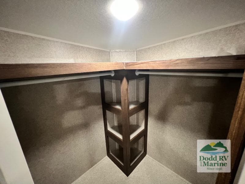 Pre-Owned 2016 Forest River, Inc. WINDJAMMER 3029W - photo - 37