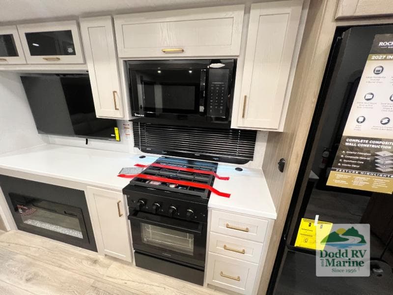 New 2027 Forest River ROCKWOOD SIGNATURE 401SFB - photo - 17