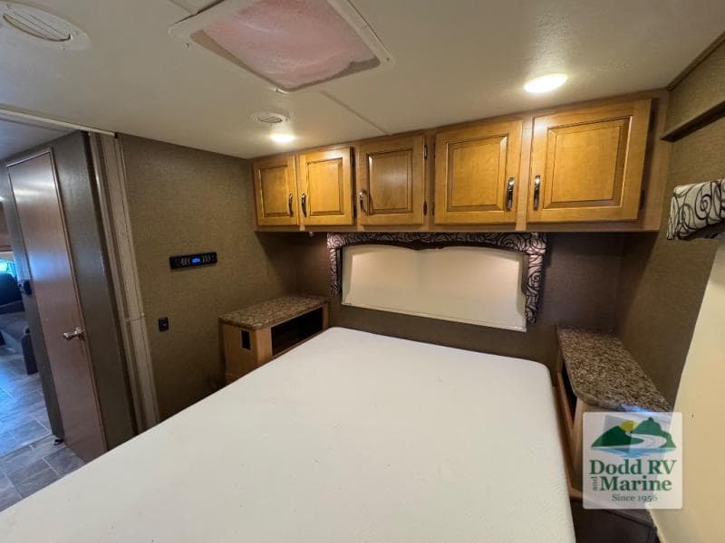 Pre-Owned 2016 Thor Four Winds 31W - photo - 30