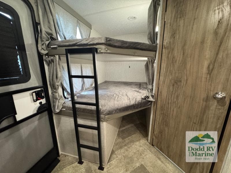 Pre-Owned 2023 Palomino SOLAIRE 243BHS - photo - 21