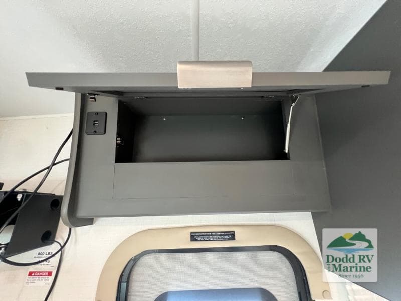 New 2027 Coachmen LEPRECHAUN 210QSS - photo - 20