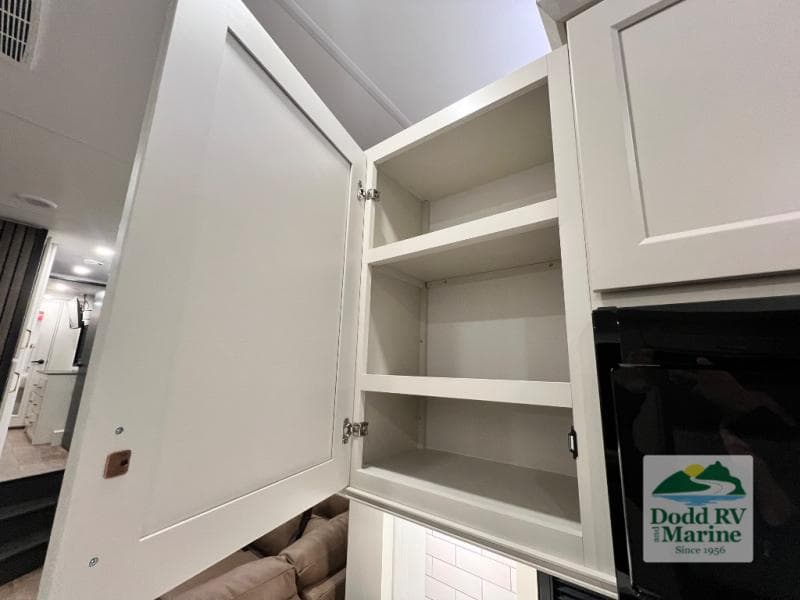New 2027 Grand Design SOLITUDE INFLUENCE 3904BH - photo - 19