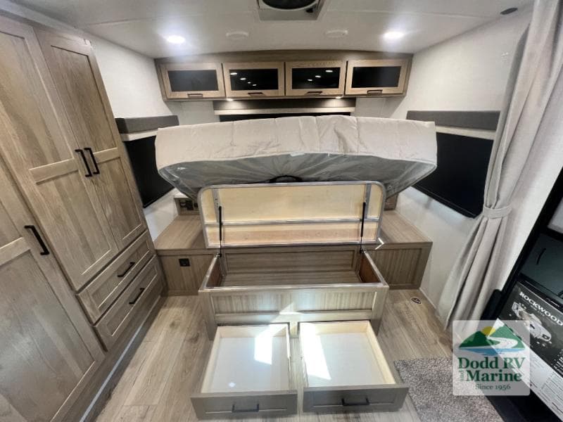 New 2027 Forest River ROCKWOOD MINI LITE 2522FB - photo - 9