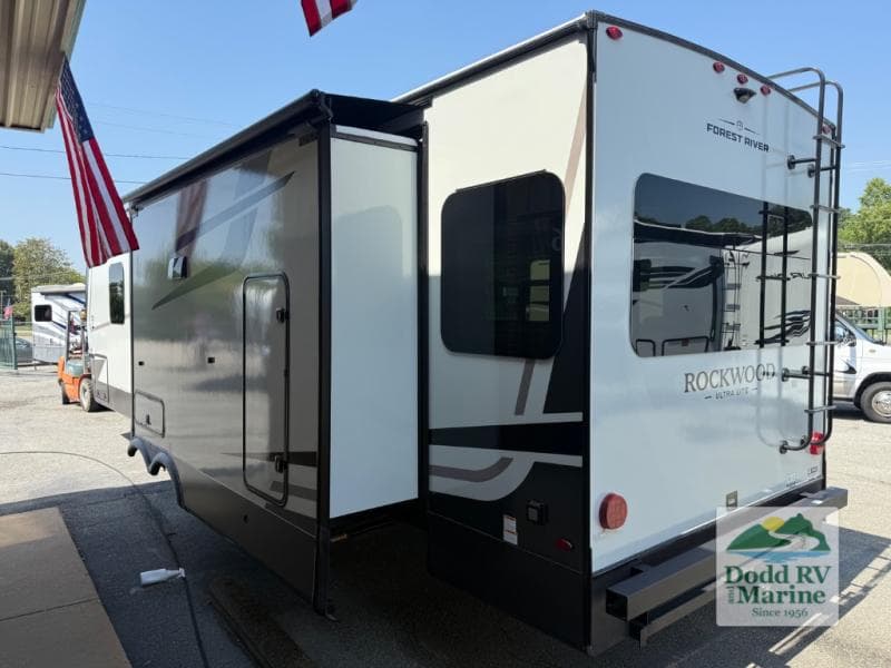 2027 Forest River ROCKWOOD ULTRA LITE RLT2916RL Photo in Yorktown VA 23692