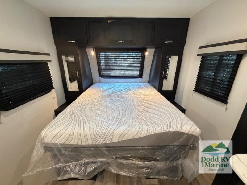 Pre-Owned 2023 Coachman Freedom Express 192RBS - photo - 16
