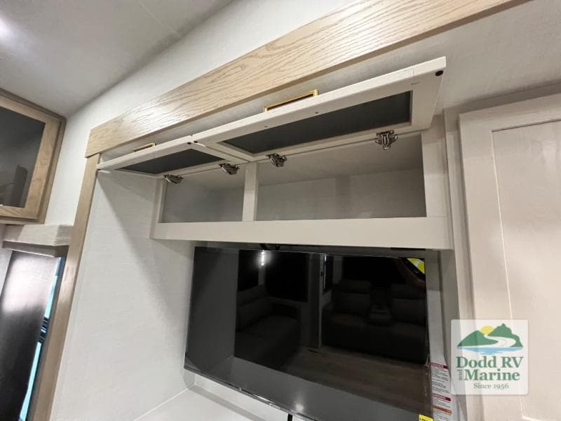 New 2027 Forest River ROCKWOOD SIGNATURE 401SFB - photo - 25