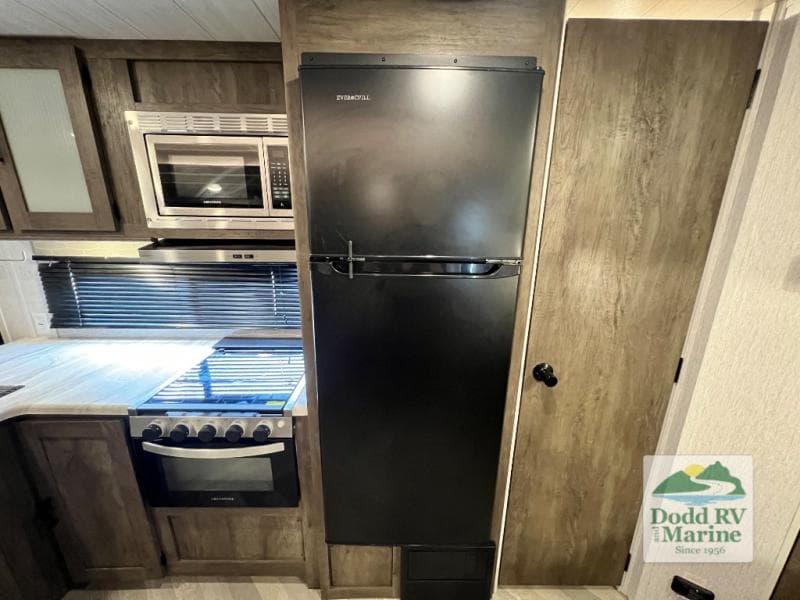 Pre-Owned 2022 Forest River WILDWOOD 26DBUD - photo - 19