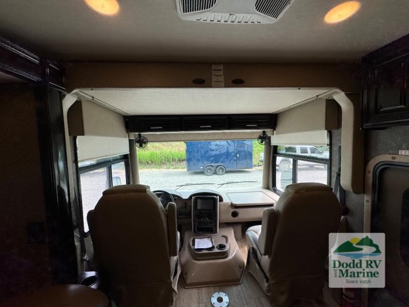Pre-Owned 2019 Thor Motor Coach Challenger 37FH - photo - 43