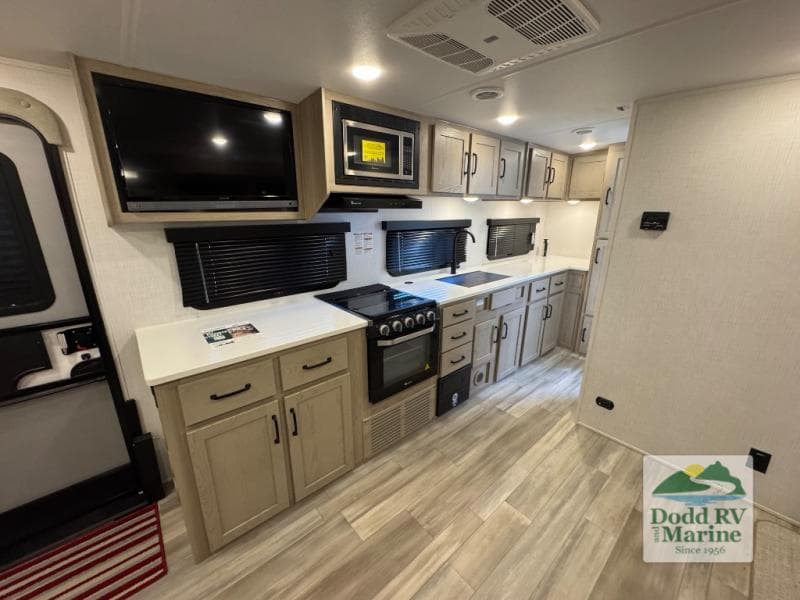 Pre-Owned 2024 Forest River ROCKWOOD 2517S - photo - 6