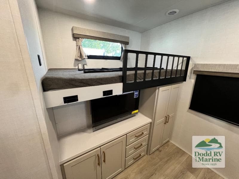 New 2027 Forest River ROCKWOOD SIGNATURE 8336BH - photo - 15