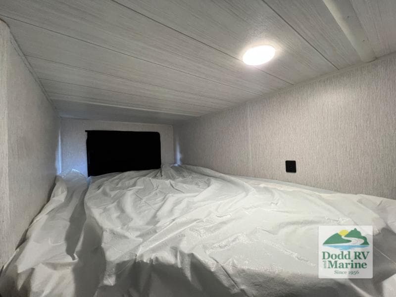 Pre-Owned 2022 Forest River WILDWOOD 26DBUD - photo - 16
