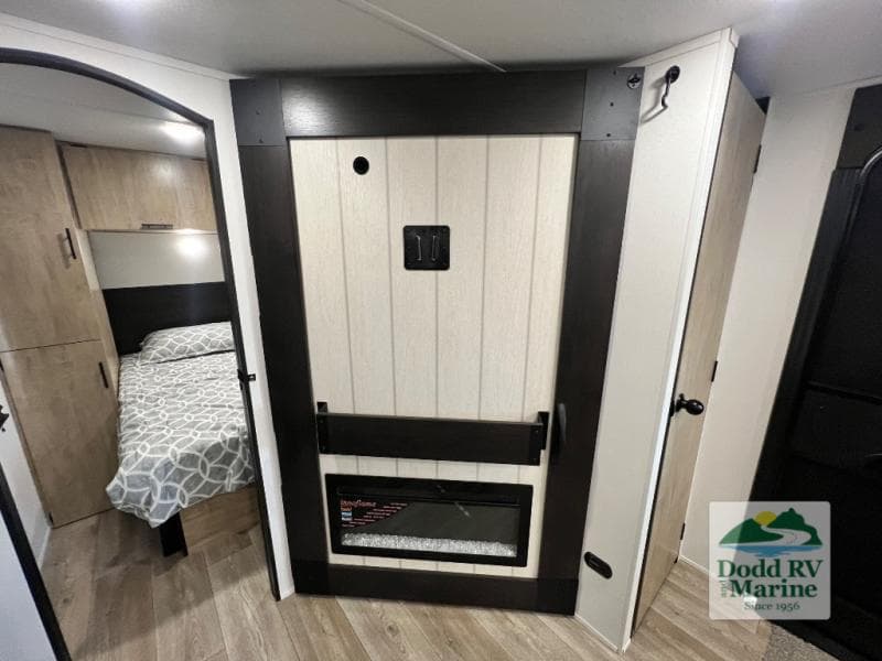 New 2027 Forest River CHEROKEE 26KF - photo - 6