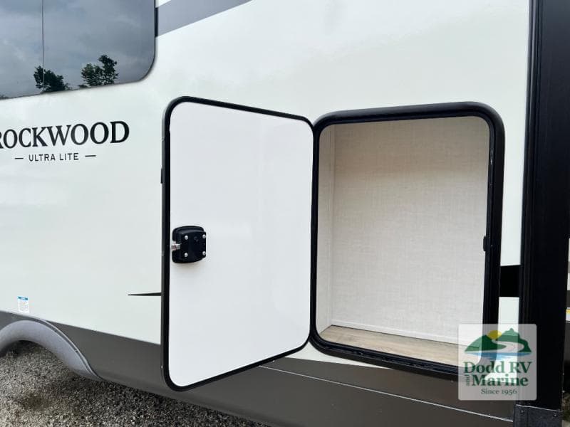 New 2027 Forest River ROCKWOOD ULTRA LITE 2711RK - photo - 47