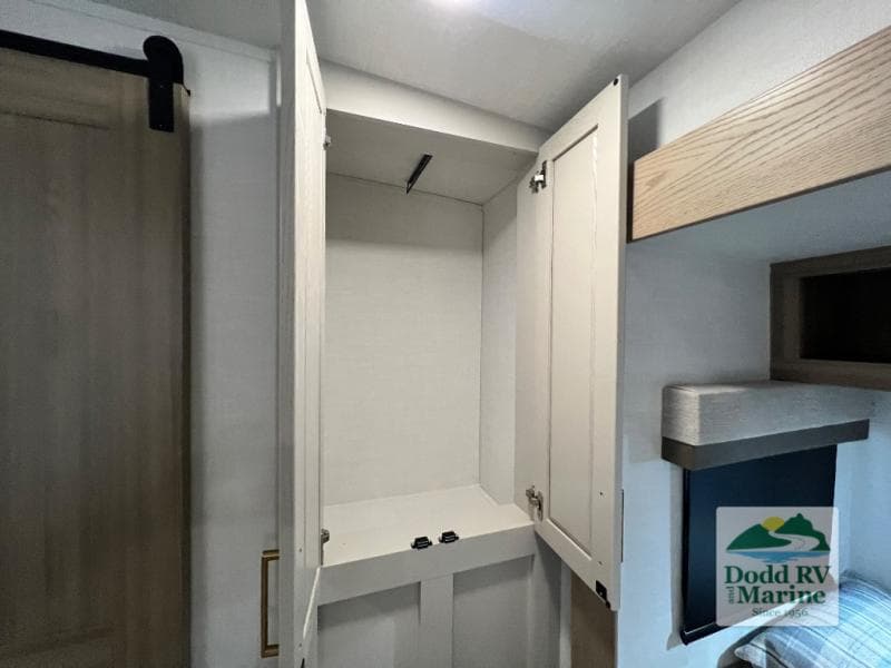 New 2027 Forest River ROCKWOOD SIGNATURE 401SFB - photo - 39