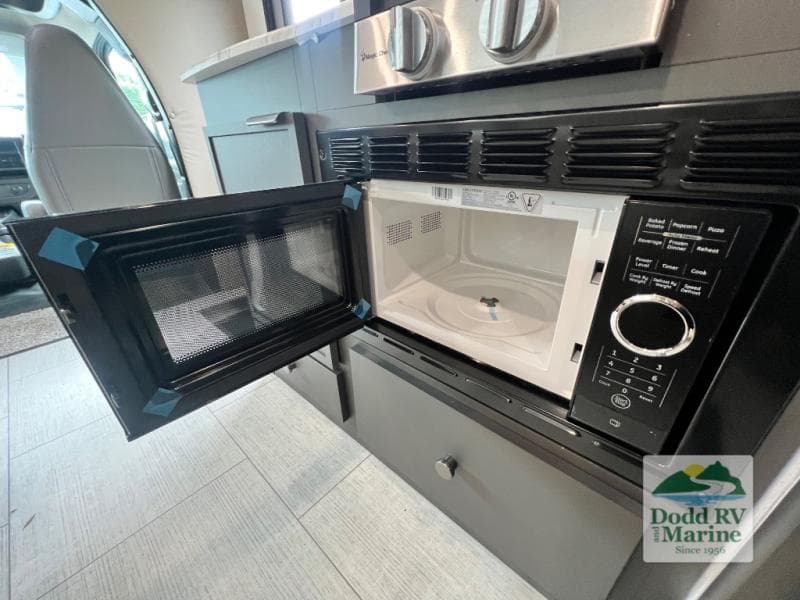 New 2027 Coachmen LEPRECHAUN 210QSS - photo - 27