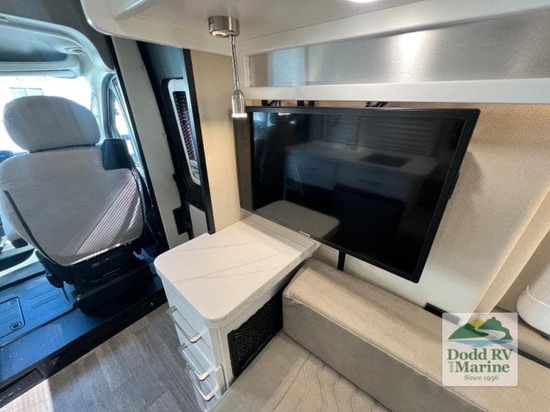 Pre-Owned 2024 Coachmen NOVA 20RB - photo - 16