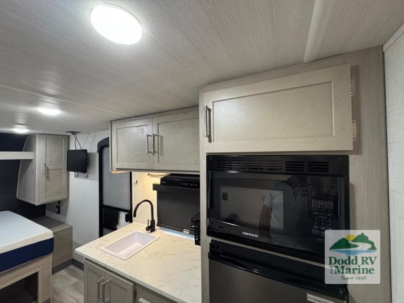 Pre-Owned 2024 Keystone SPRINGDALE 1800BH - photo - 11