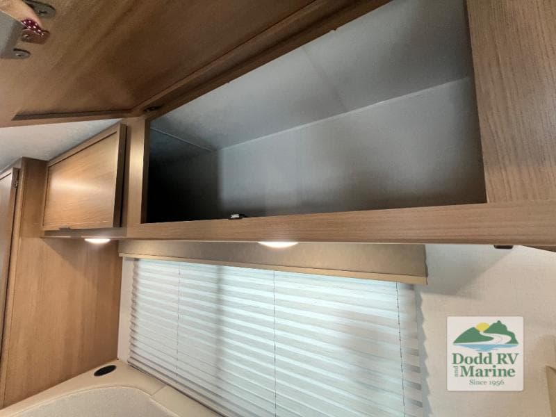 New 2027 Coachmen LEPRECHAUN 210QSS - photo - 14
