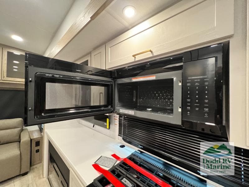 New 2027 Forest River ROCKWOOD SIGNATURE 401SFB - photo - 19