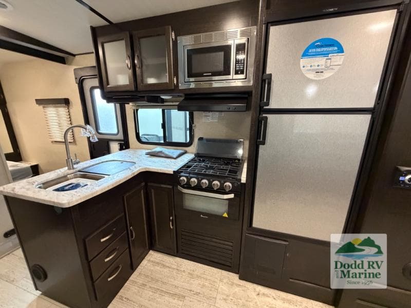 Pre-Owned 2021 Coachmen Spirit 2963BH - photo - 6