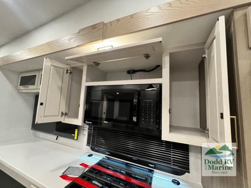 New 2027 Forest River ROCKWOOD SIGNATURE 401SFB - photo - 18