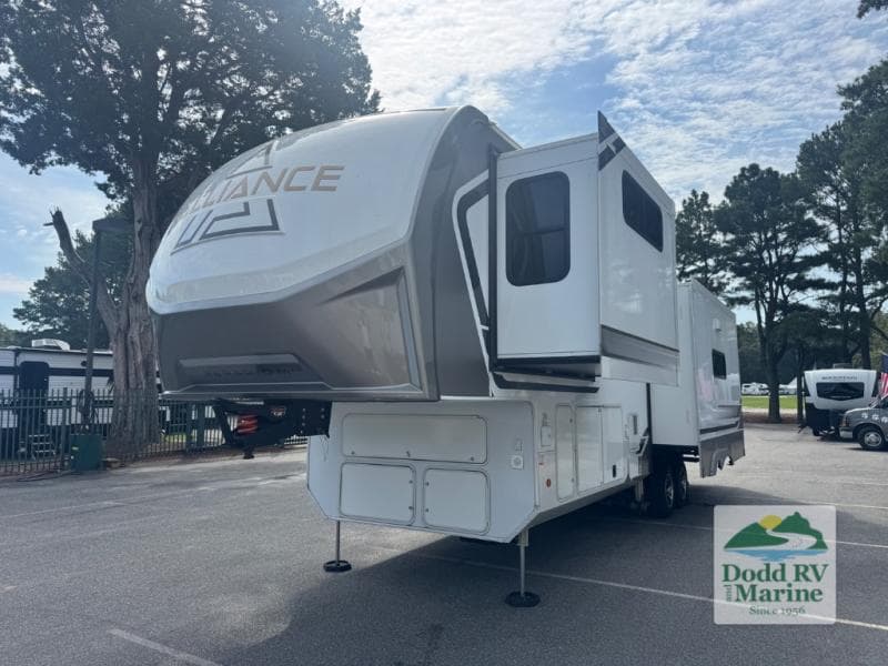 Pre-Owned 2025 Alliance PARADIGM 310RL - photo - 31